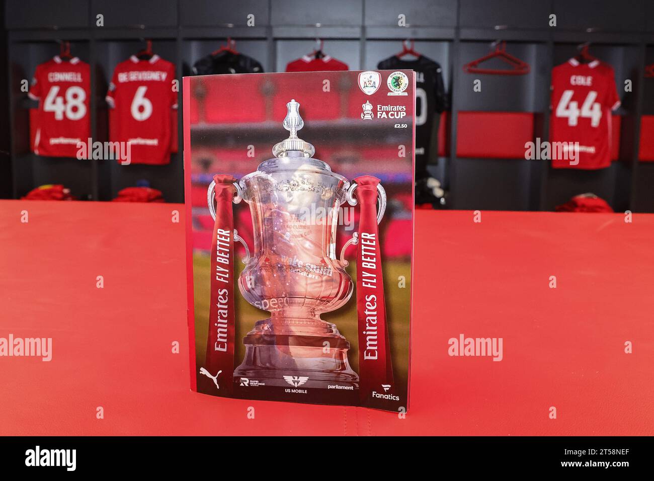 FA Cup Match Day Programm während des Emirates FA Cup Match Barnsley vs Horsham FC in Oakwell, Barnsley, Großbritannien. November 2023. (Foto: Mark Cosgrove/News Images) in Barnsley, Großbritannien am 11.3.2023. (Foto: Mark Cosgrove/News Images/SIPA USA) Credit: SIPA USA/Alamy Live News Stockfoto