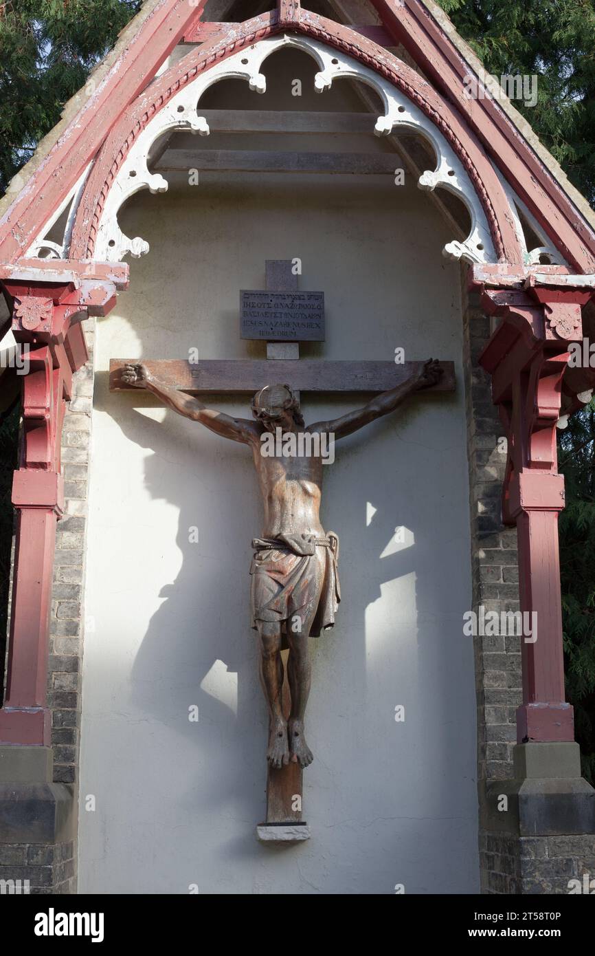 Schatten des Kreuzes, Kruzifix All Saints Church Holme auf Spalding Moor East Yorkshire UK Stockfoto