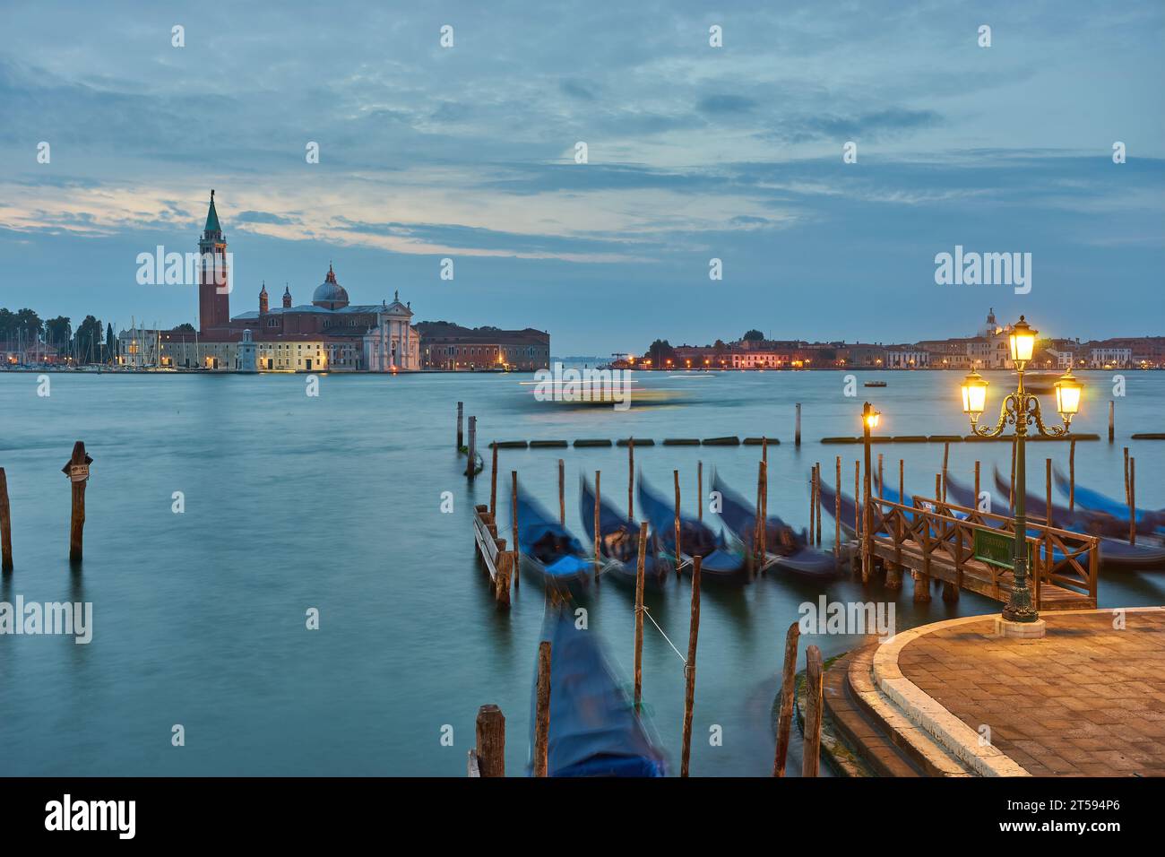 Venedig Panorama Zeitraffer mit der Insel Giudecca, der Madonna della Salute Kirche, Dogenpalast, St. Vom Glockenturm der St. Stockfoto