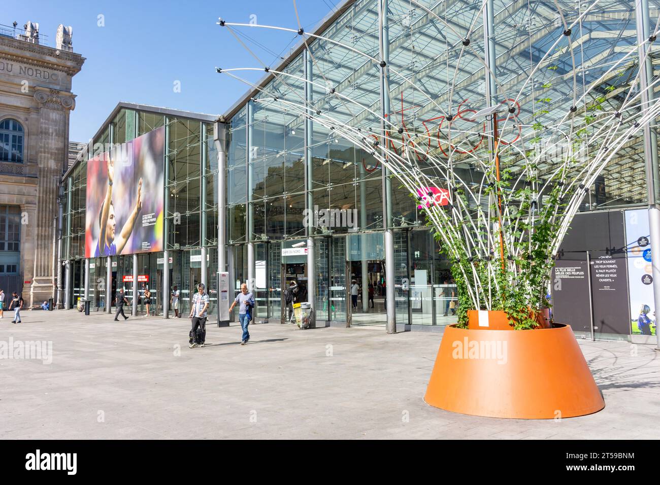 SNCF-Bahneingang, Bahnhof Gare du Nord, Place Napoléon-III, Paris, Île-de-France, Frankreich Stockfoto