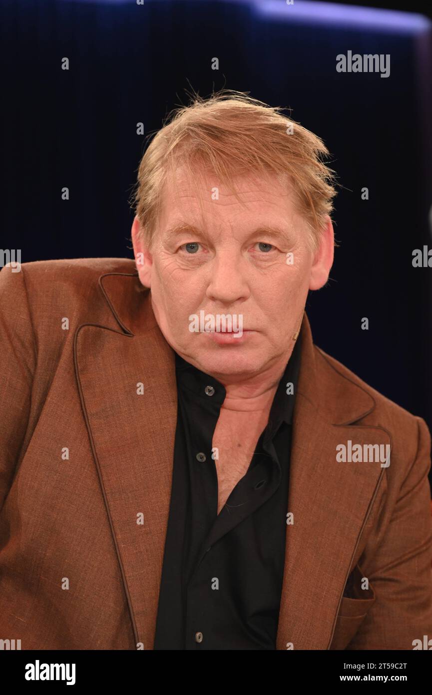 Schauspieler Ben Becker zu Gast in der WDR Talkshow Kölner Treff *** Schauspieler Ben Becker als Gast in der WDR Talkshow Kölner Treff Credit: Imago/Alamy Live News Stockfoto