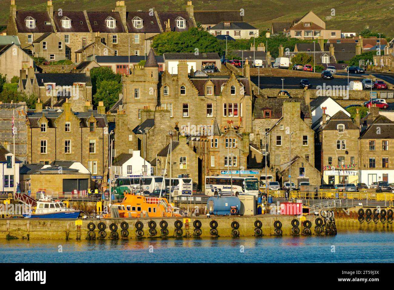 INVERGORDON, SCHOTTLAND – 4. September 2023: Invergordon ist eine Stadt in Easter Ross, Highland, Schottland. Der ehemalige Marinestützpunkt ist ein Tiefwasserhafen Stockfoto