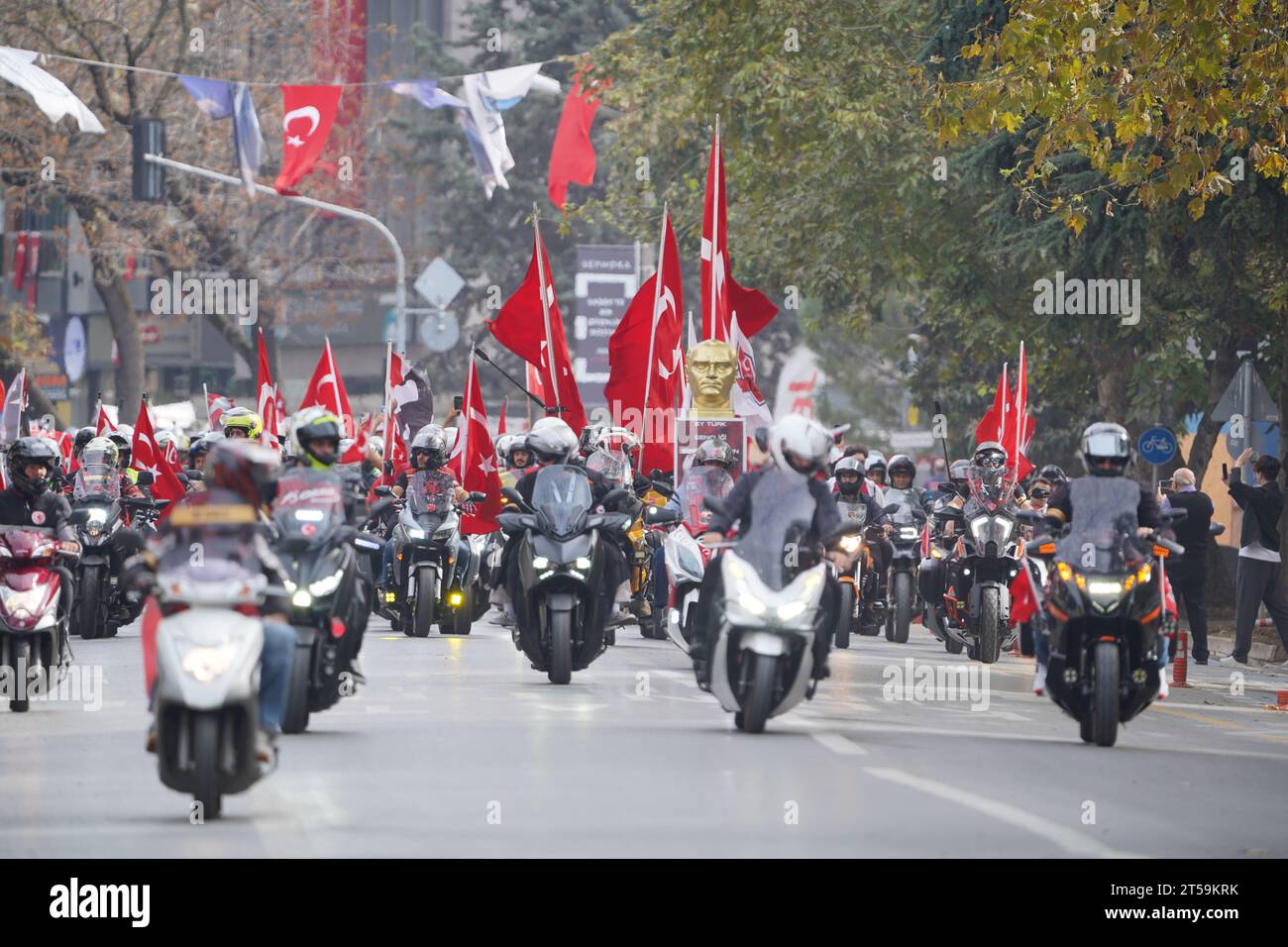 100-jähriges Jubiläum der Republik Türkiye, Motorradkortege von der Bosporusbrücke Stockfoto