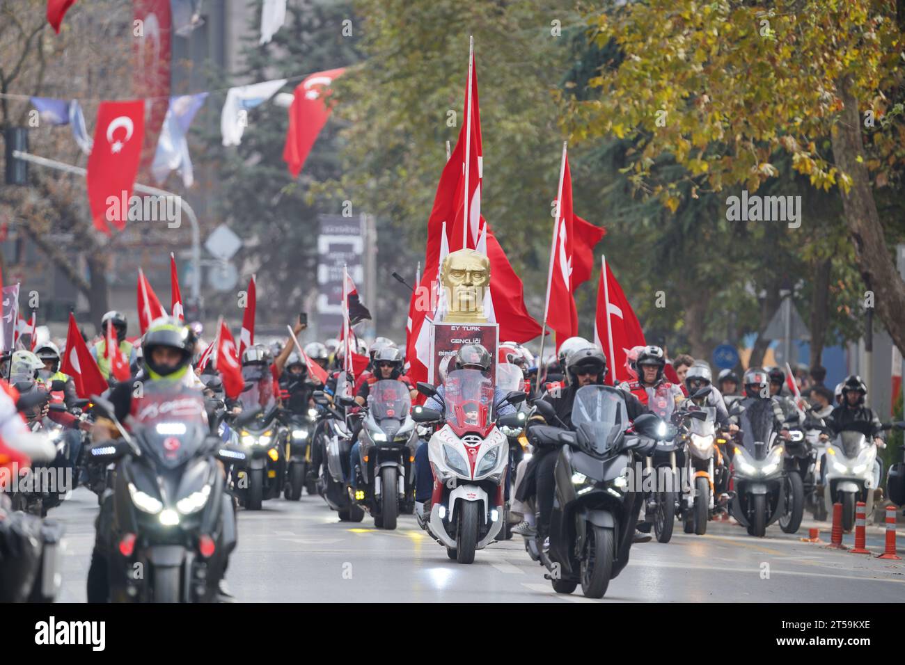 100-jähriges Jubiläum der Republik Türkiye, Motorradkortege von der Bosporusbrücke Stockfoto