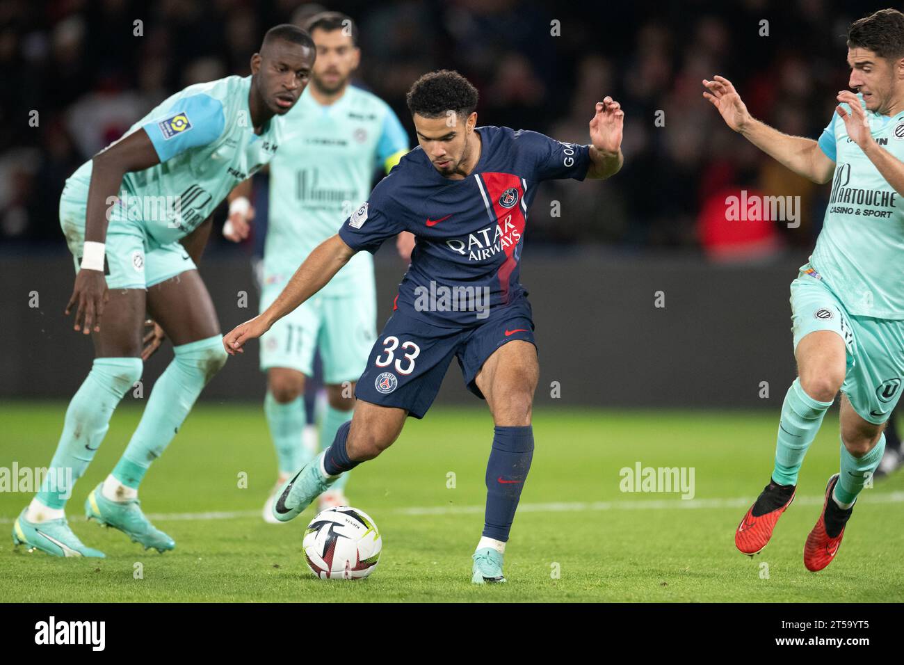 Paris, Frankreich. November 2023. Warren Zaire-Emery (2. R) von Paris Saint-Germain tritt am 3. November 2023 im Parc de Prines in Paris, Frankreich, beim Fußballspiel der französischen Liga 1 zwischen Paris-Saint Germain und Montpellier an. Quelle: Jack Chan/Xinhua/Alamy Live News Stockfoto