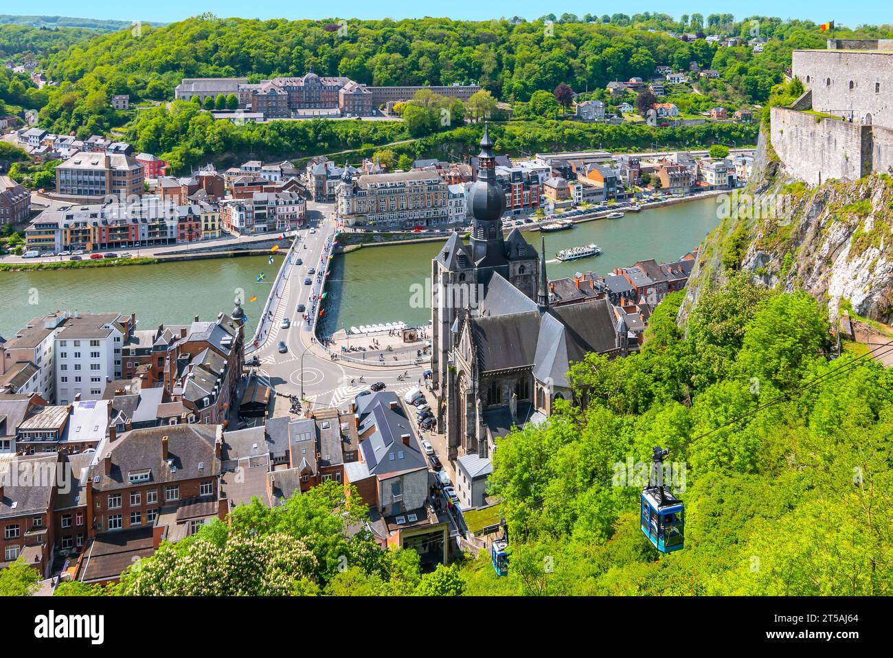 Luftaufnahme der Stadt Dinant an einem schönen Sommertag, Belgien. Stockfoto