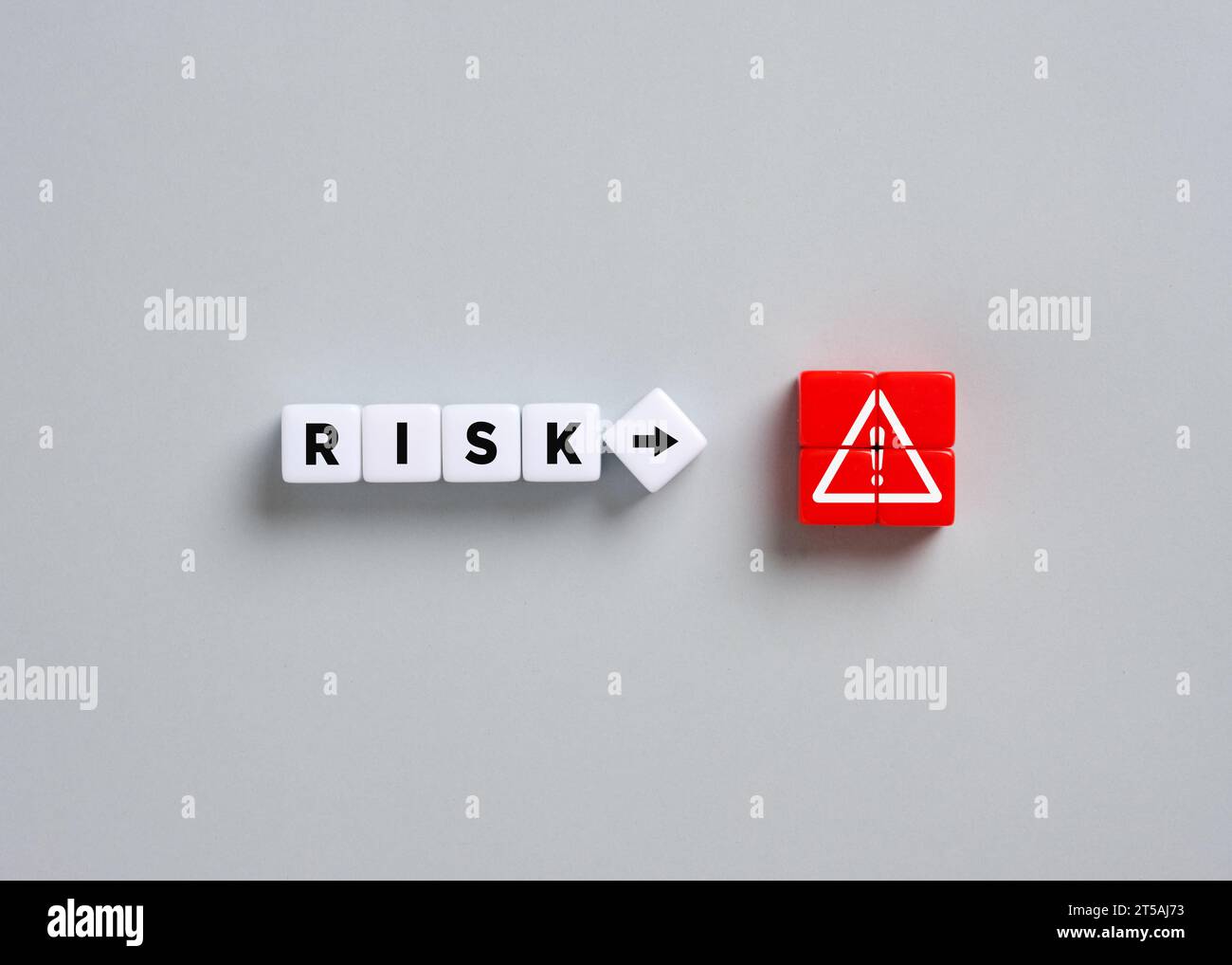 Übernahme von Geschäftsrisiken und -Management. Warnschild für Risiken. Stockfoto