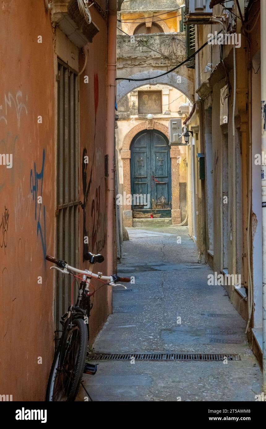 Straßen von Old Kerkyra, Korfu, Griechenland. UNESCO-Weltkulturerbe Stockfoto
