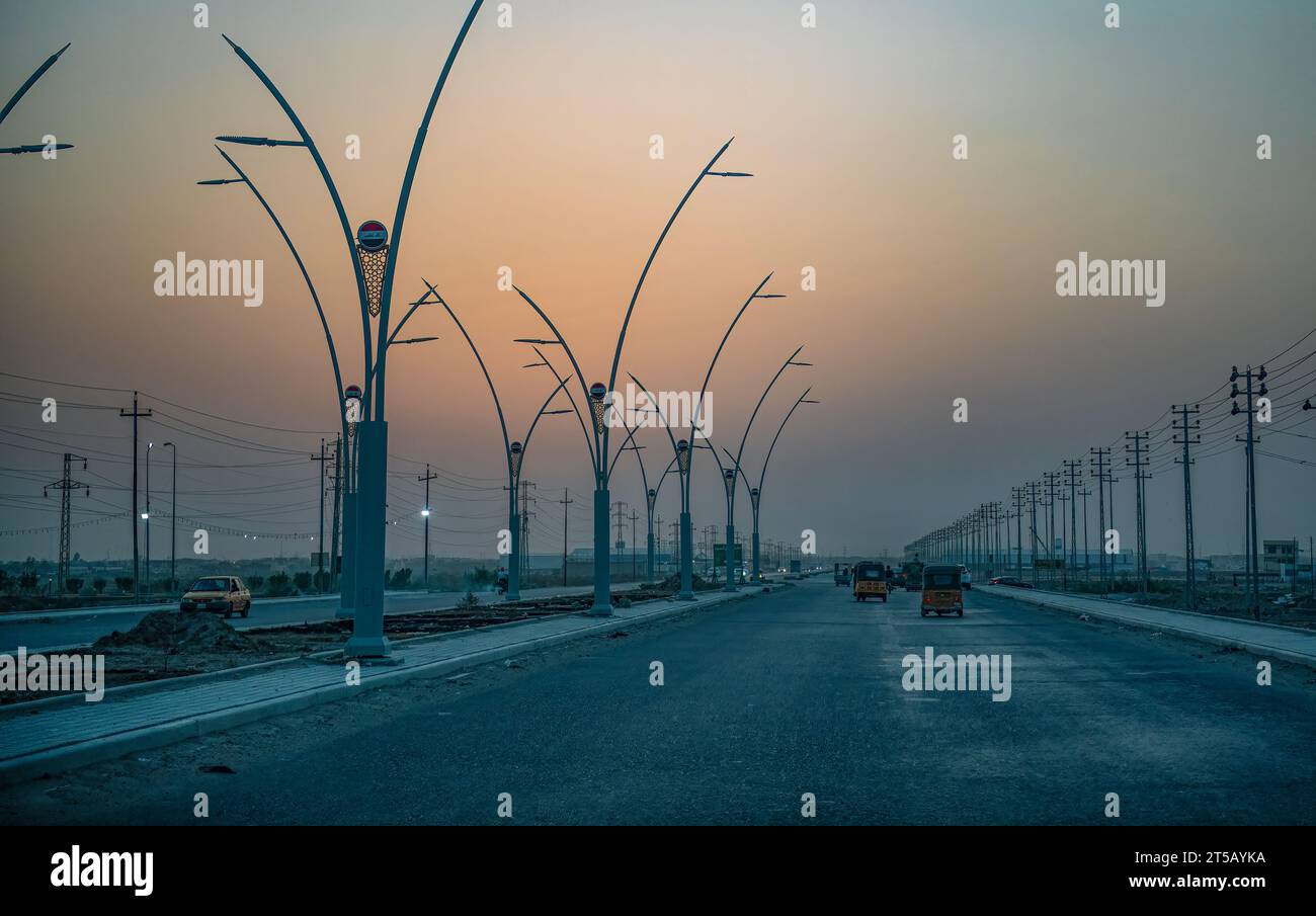 Basra Street bei Sonnenuntergang Stockfoto