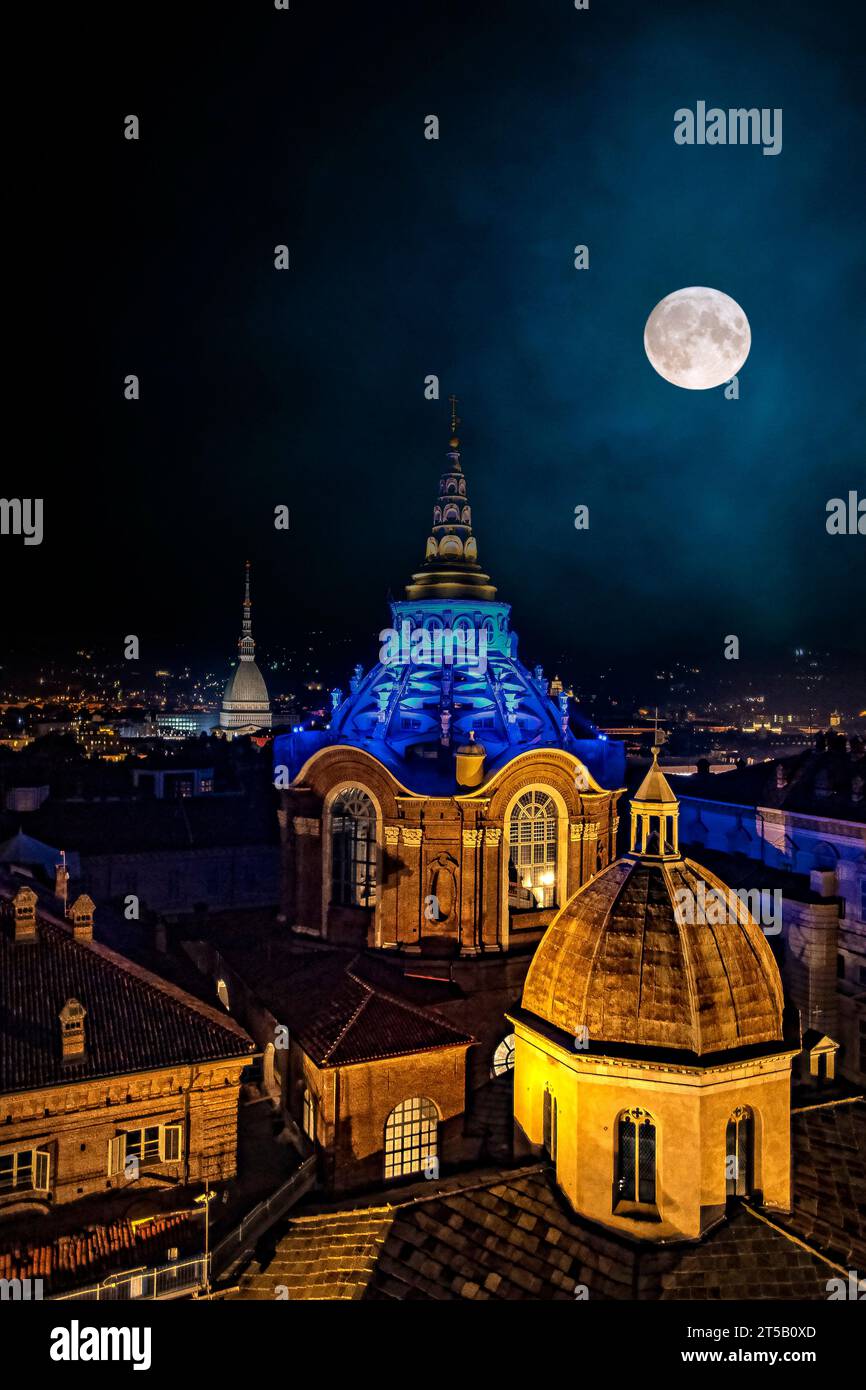 Italien Turin San Giovanni Kathedrale Sindon Kapelle - Guarini Guarino und Mole Antonelliana Stockfoto