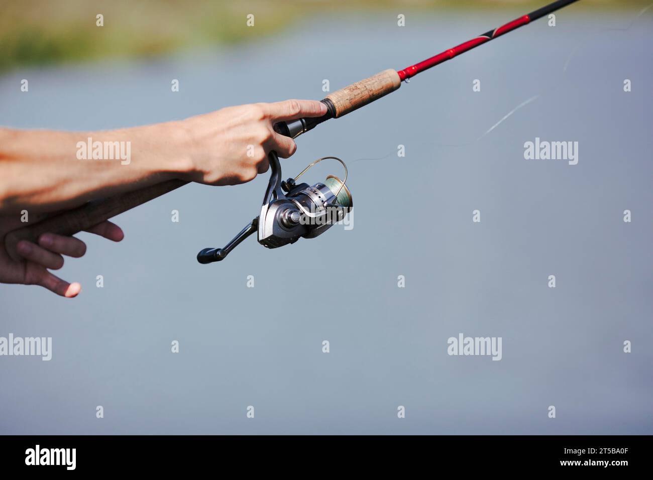 Fischerhandfischen verschwommener Hintergrund Stockfoto