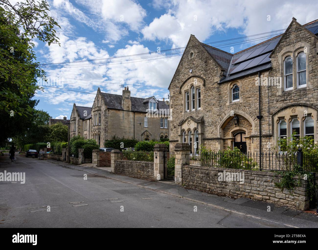 Fassade eines typischen Wohnhauses in der Stadt Melksham, Wiltshire, Großbritannien Stockfoto