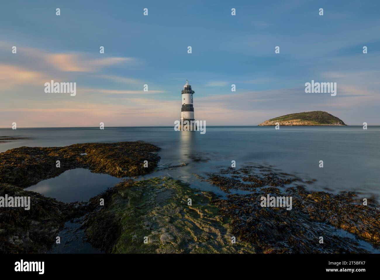 Trwyn du Lighthouse auf der Insel Anglesey in Wales Stockfoto