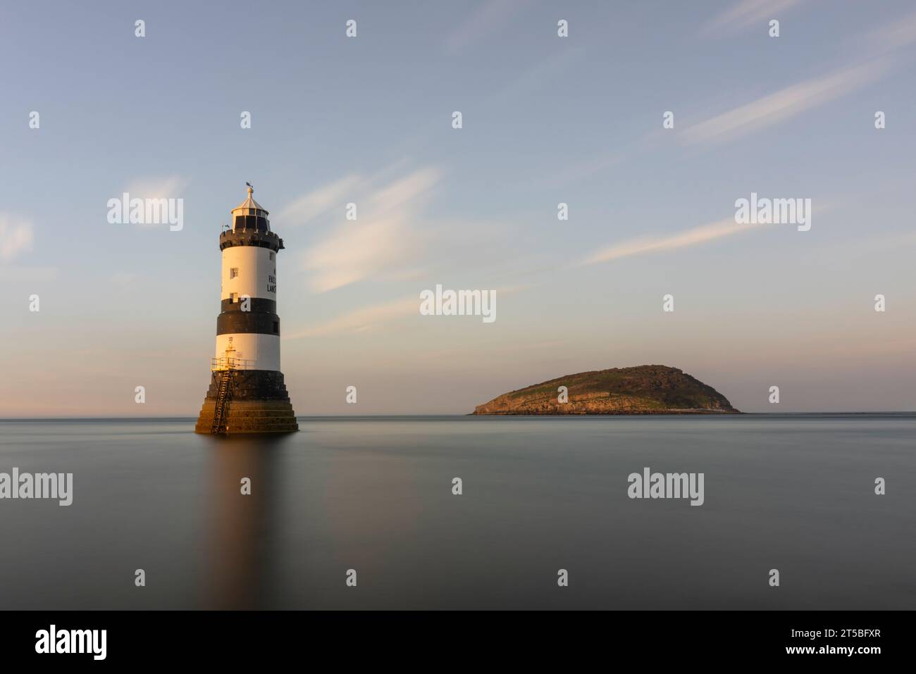 Trwyn du Lighthouse auf der Insel Anglesey in Wales Stockfoto