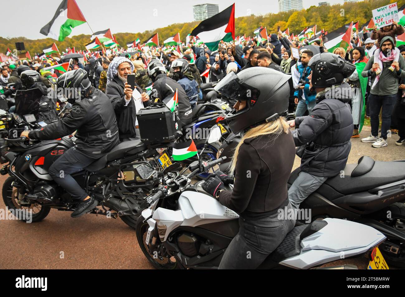 Den Haag, Niederlande. Oktober 2023. Den Haag, die Niederlande, 29. oktober 2023. Einige tausend Menschen protestierten für ein freies Palästina und gegen den Krieg in Gaza. Stockfoto