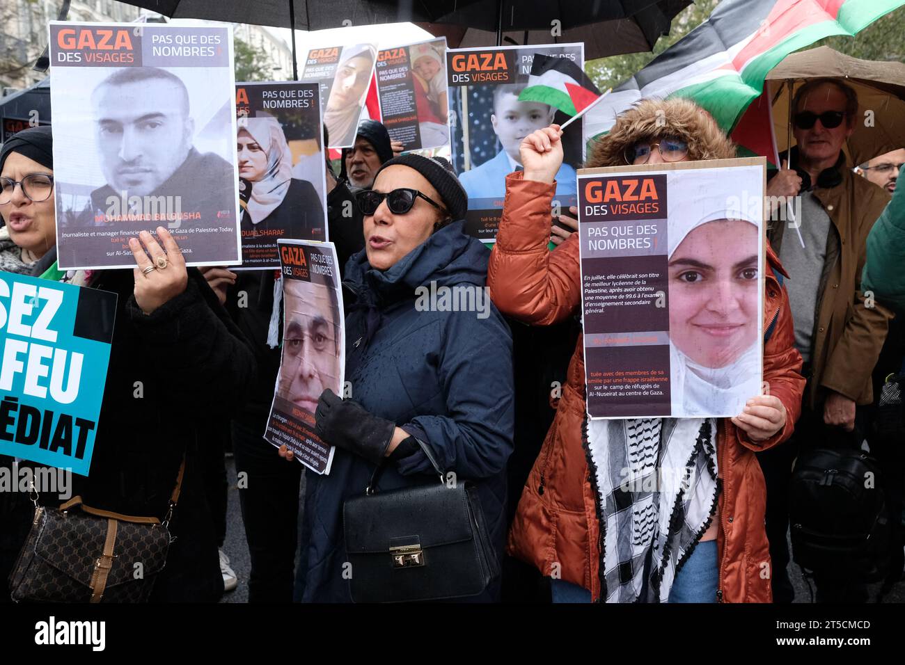 Plusieurs milliers de personnes (60000 selon l'organisateur) ont défilé dans Paris pour demander un cessez le feu immédiat à Gaza. Stockfoto