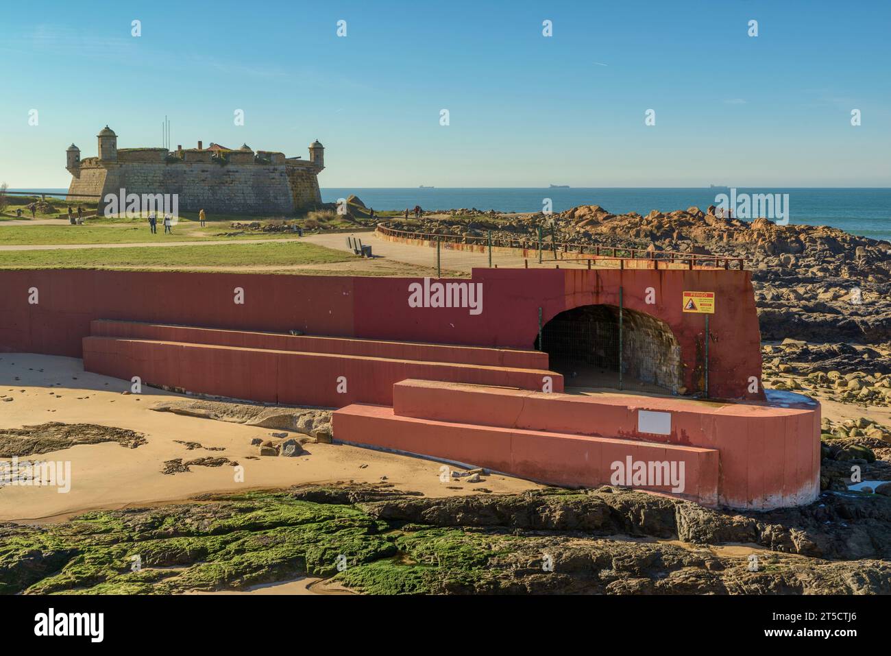 Der Aussichtspunkt der Cheese Castle Bridge und das Fort Saint Francis Xavier, eine Festung aus dem 17. Jahrhundert in Porto, Portugal, Europa Stockfoto