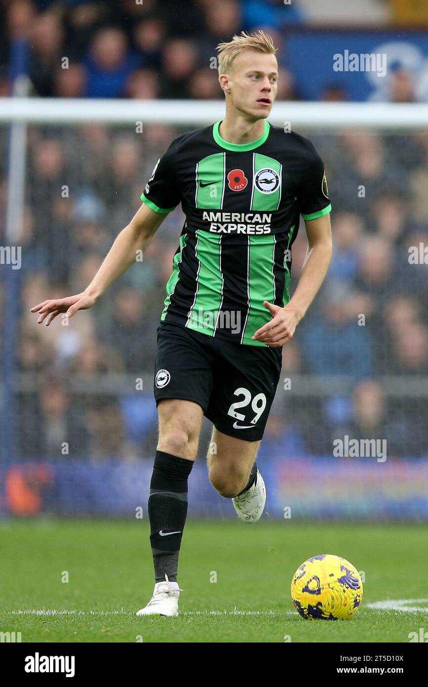 Liverpool, Großbritannien. November 2023. Jan Paul van Hecke von Brighton & Hove Albion in Aktion. Premier League Spiel Everton gegen Brighton & Hove Albion im Goodison Park in Liverpool am Samstag, 4. November 2023. Dieses Bild darf nur für redaktionelle Zwecke verwendet werden. Nur redaktionelle Verwendung, Bild von Chris Stading/Andrew Orchard Sportfotografie/Alamy Live News Credit: Andrew Orchard Sportfotografie/Alamy Live News Stockfoto