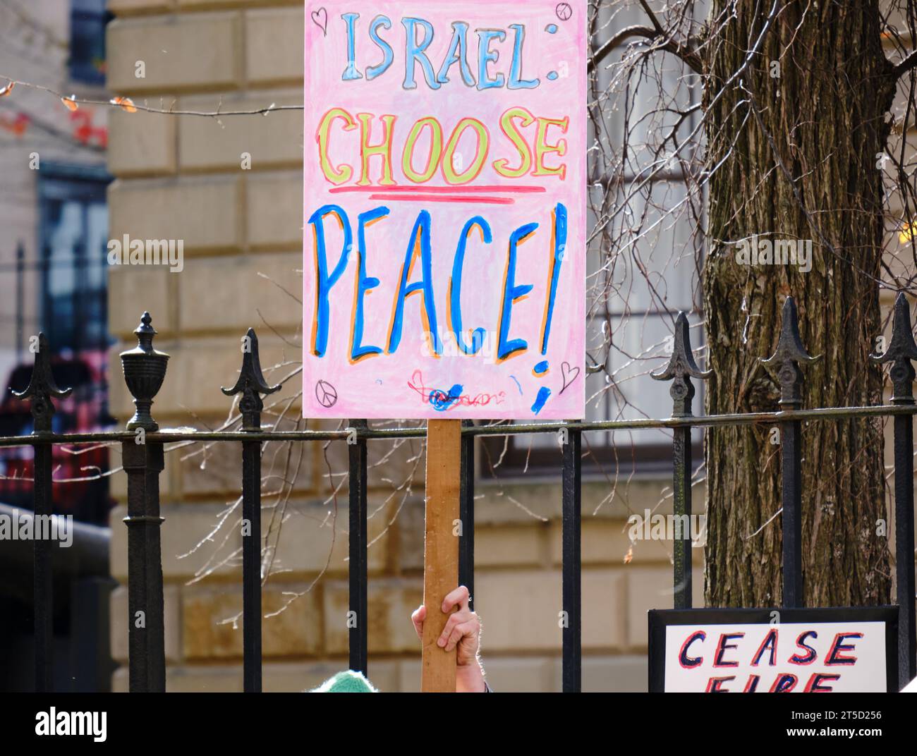 Halifax, Nova Scotia, Kanada. November 2023. Israel wählt Friedenszeichen bei der Waffenstillstandsaktion in Palästina. Stockfoto