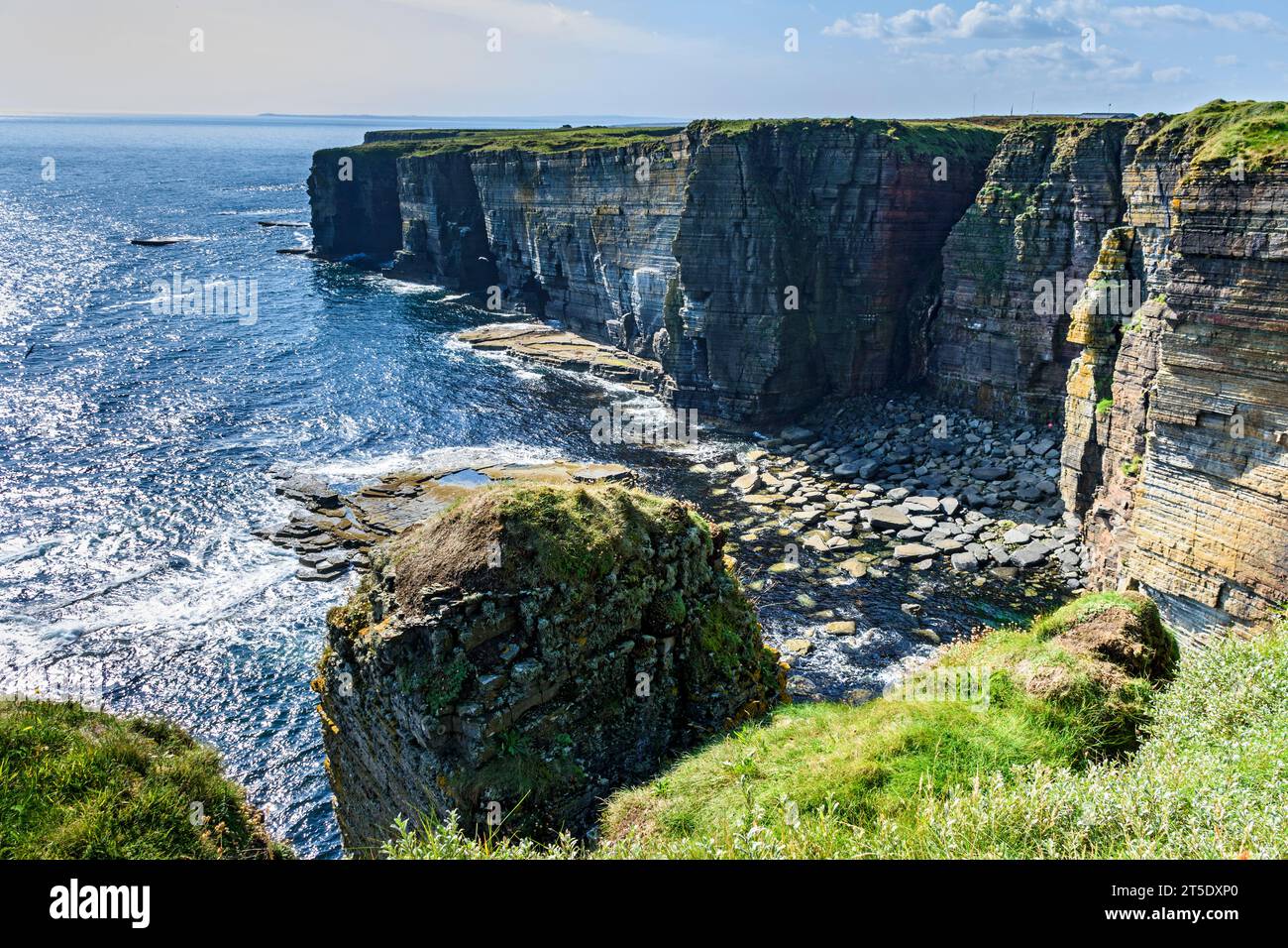 Klippenlandschaft zwischen Skirza Head und Duncansby Head. Auf dem John o'Groats Trail, Caithness, Schottland, Großbritannien, Stockfoto