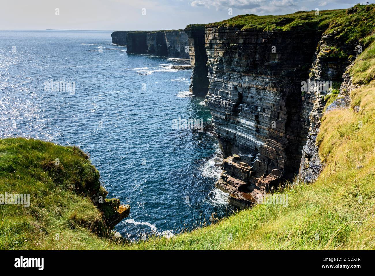 Klippenlandschaft zwischen Skirza Head und Duncansby Head. Auf dem John o'Groats Trail, Caithness, Schottland, Großbritannien, Stockfoto