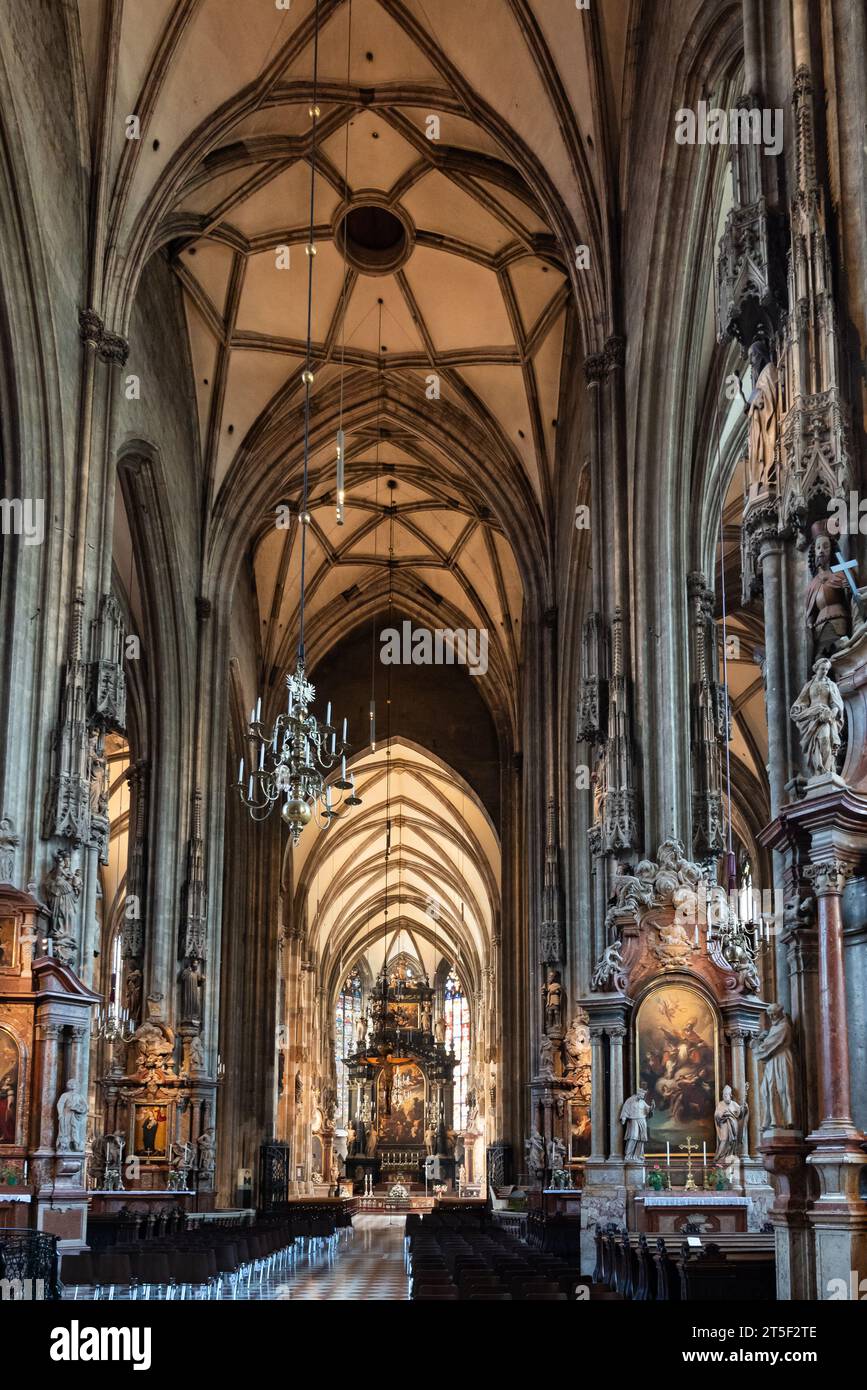 Wien, Österreich 29. September 2023. Gotisches Inneres der römisch-katholischen St. stephansdom Stockfoto