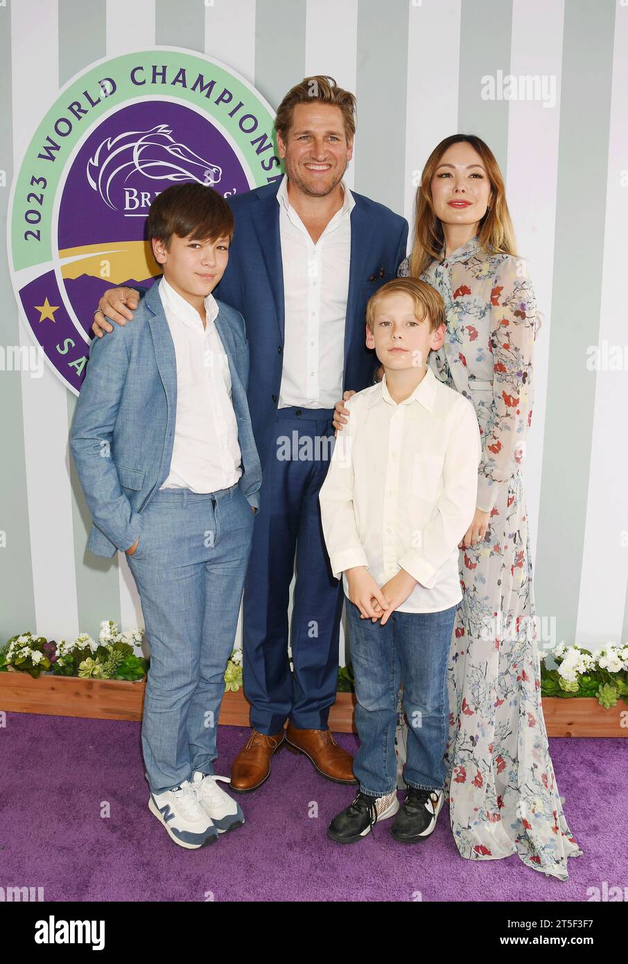 ARCADIA, KALIFORNIEN - 4. NOVEMBER: Curtis Stone, Lindsay Price und seine Familie nehmen an den Breeders' Cup Weltmeisterschaften 2023 im Santa Anita Park Teil Stockfoto