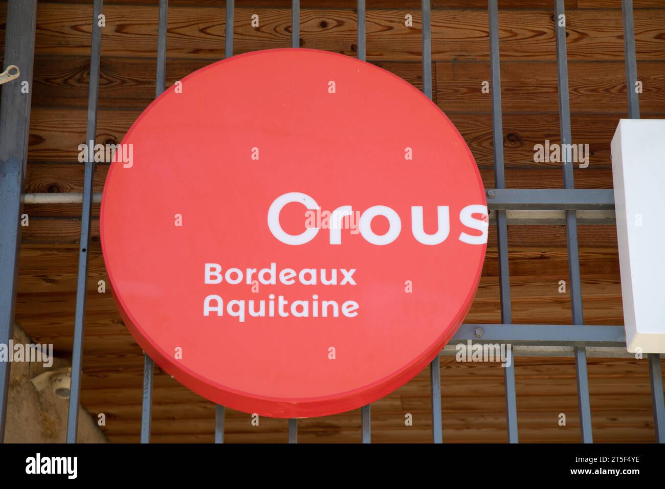 Bordeaux , Frankreich - 10 31 2023 : Logo-Marke und Textzeichen von crous bordeaux aquitaine Studentenwohnheim und Kantine, zuständig für die Studentenbetreuung Stockfoto