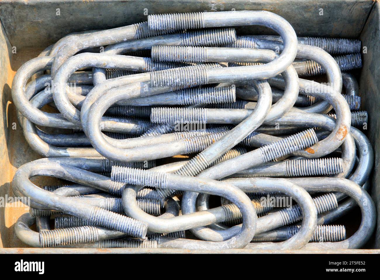 Befestigungsteile für lange Schrauben, Nahaufnahme des Fotos Stockfoto