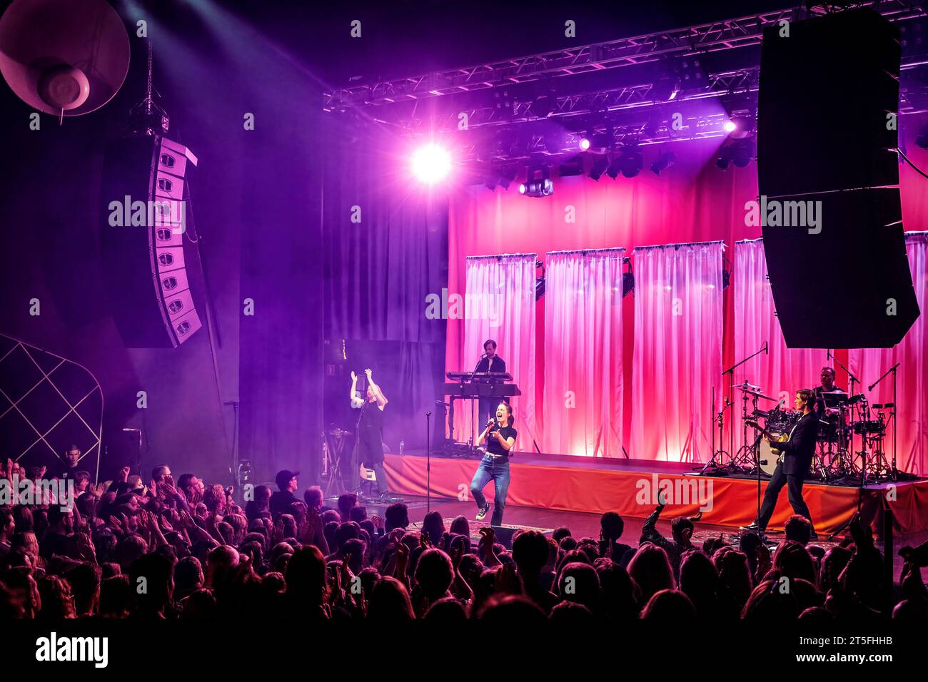 Oslo, Norwegen. November 2023. Die norwegische Sängerin und Songwriterin Sigrid gibt ein Live-Konzert in der Sentrum Scene in Oslo. (Foto: Gonzales Photo - Terje Dokken). Stockfoto