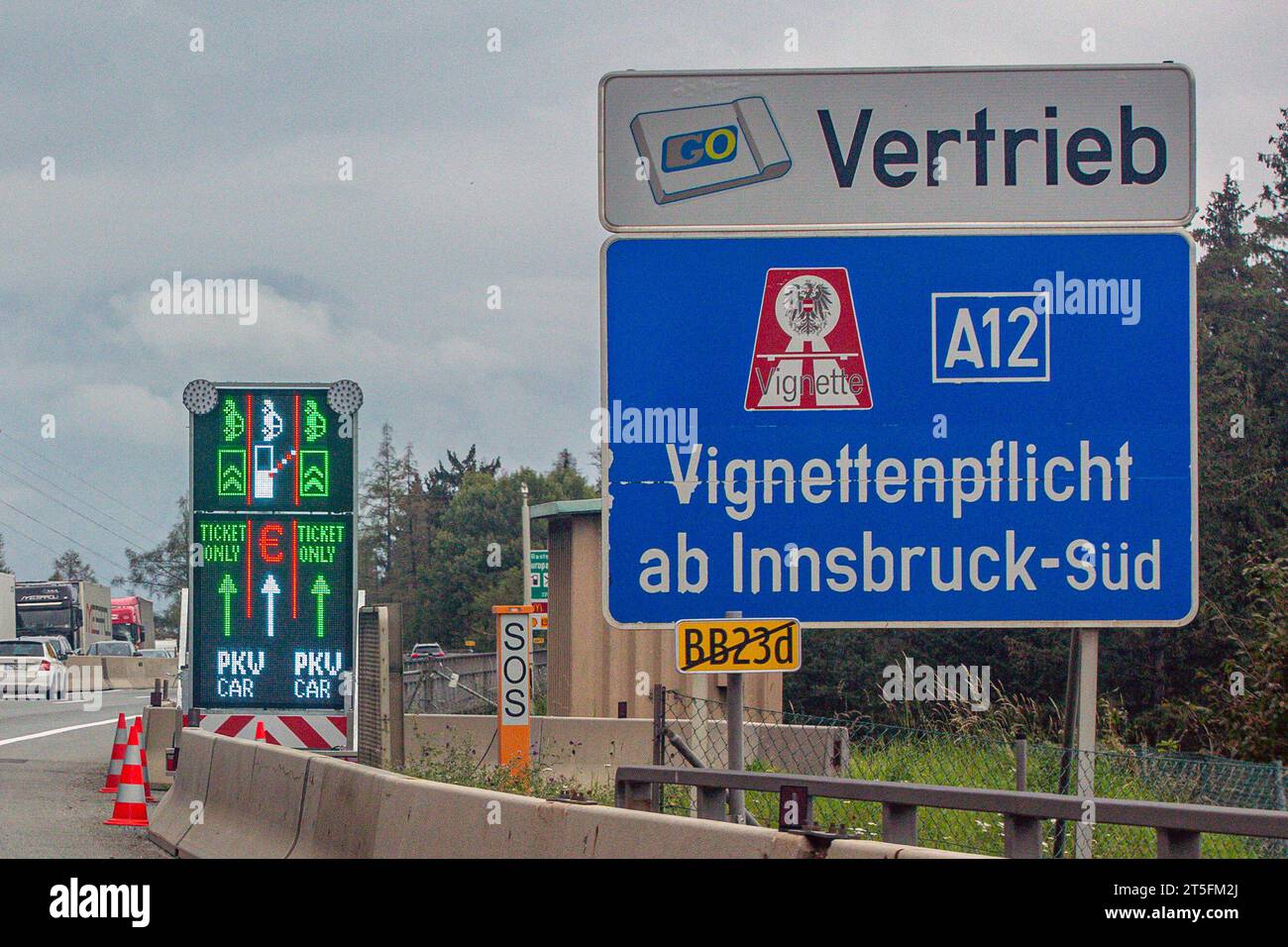 Die Brenner Autobahn A 13 ist eine Autobahn in Tirol und Teil der Europastraße 45. Sie bilden den österreichischen Teil der Brennerautobahn. Autobahn 13 *** die Brennerautobahn A 13 ist eine Autobahn in Tirol und Teil der europäischen Route 45 Sie bildet den österreichischen Teil der Brennerautobahn 13 Credit: Imago/Alamy Live News Stockfoto