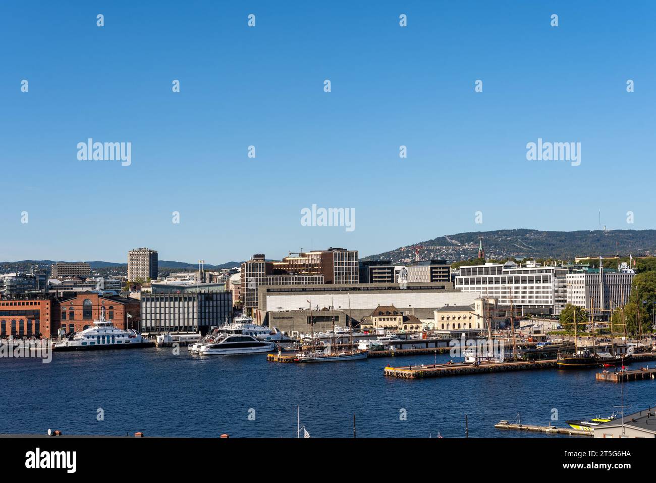 Oslo, Norwegen: Luftaufnahme der Bucht Pipervika und der Uferpromenade des Bezirks Aker Brygge Stockfoto