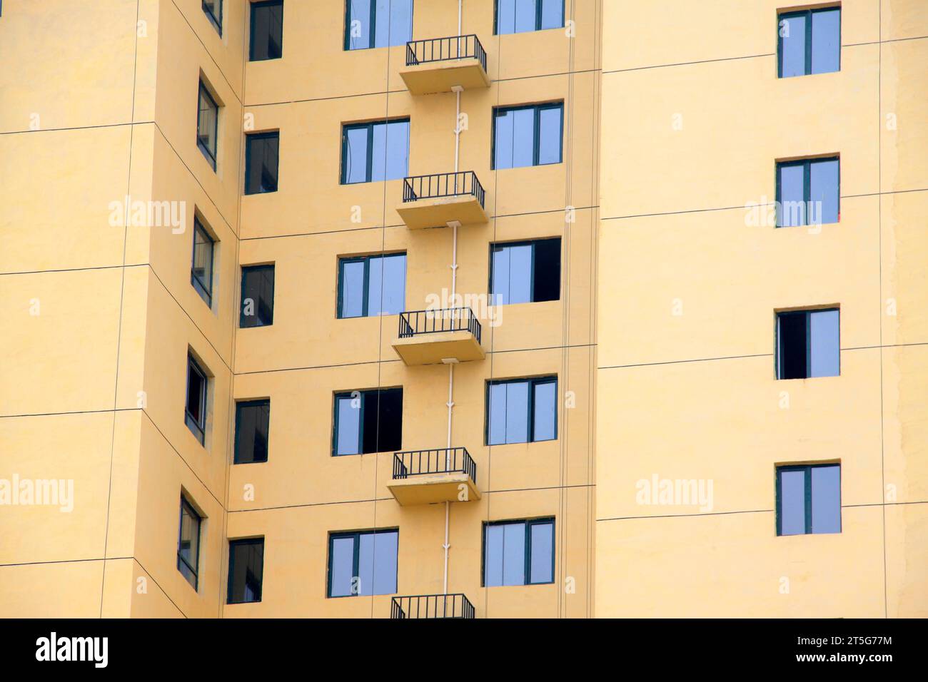 Fenster und Wand im Bau, Nahaufnahme des Fotos Stockfoto