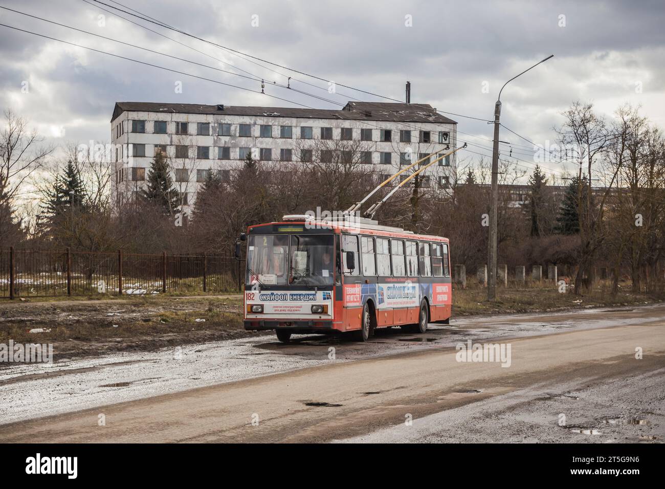 12.02.2020. Ukraine, Iwano-Frankiwsk. Trolleybus Skoda 14tr. Stockfoto