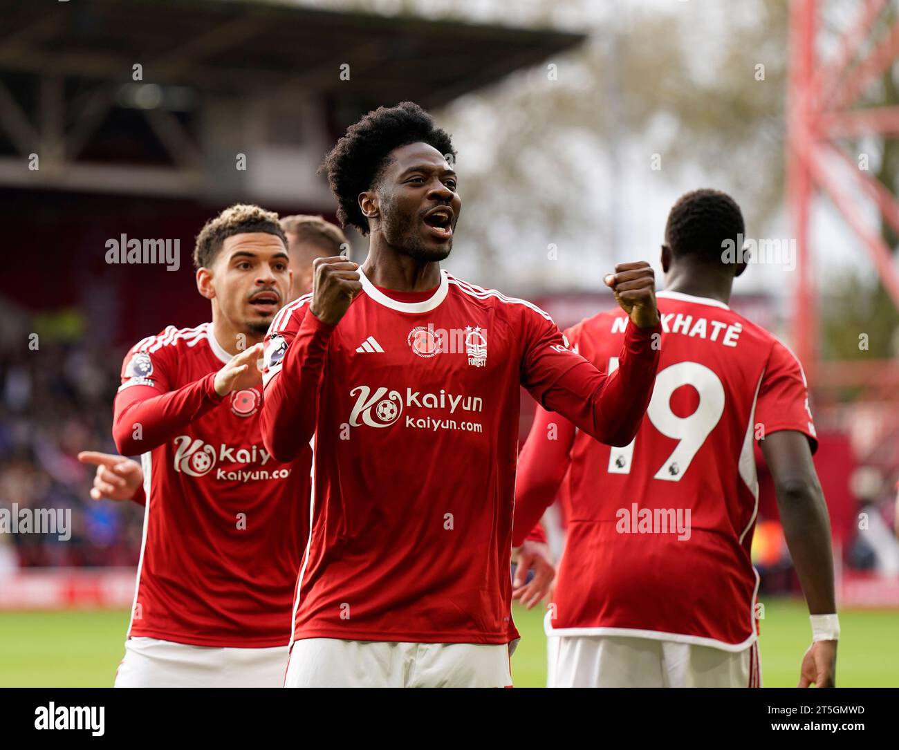 Nottingham, Großbritannien. November 2023. Ola Aina aus Nottingham Forest feiert sein Tor während des Premier League-Spiels auf dem City Ground, Nottingham. Der Bildnachweis sollte lauten: Andrew Yates/Sportimage Credit: Sportimage Ltd/Alamy Live News Stockfoto