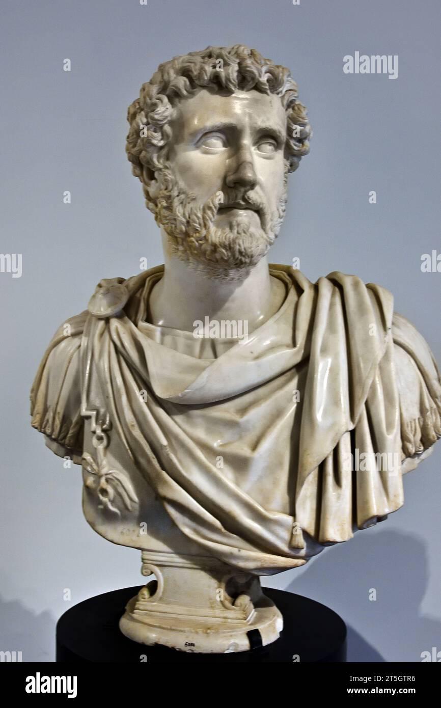 Kaiser Antonius Pius - Titus Fulvius Aelius Hadrianus Antoninus Augustus Pius 86 n. Chr. – 161 n. Chr. Römische Kunst Farnese Sammlung - nationales Archäologisches Museum von Neapel Italien. 2. Jahrhundert n. Chr. vom Tempel des Mercury Imperial Palace, Baiae, Stockfoto