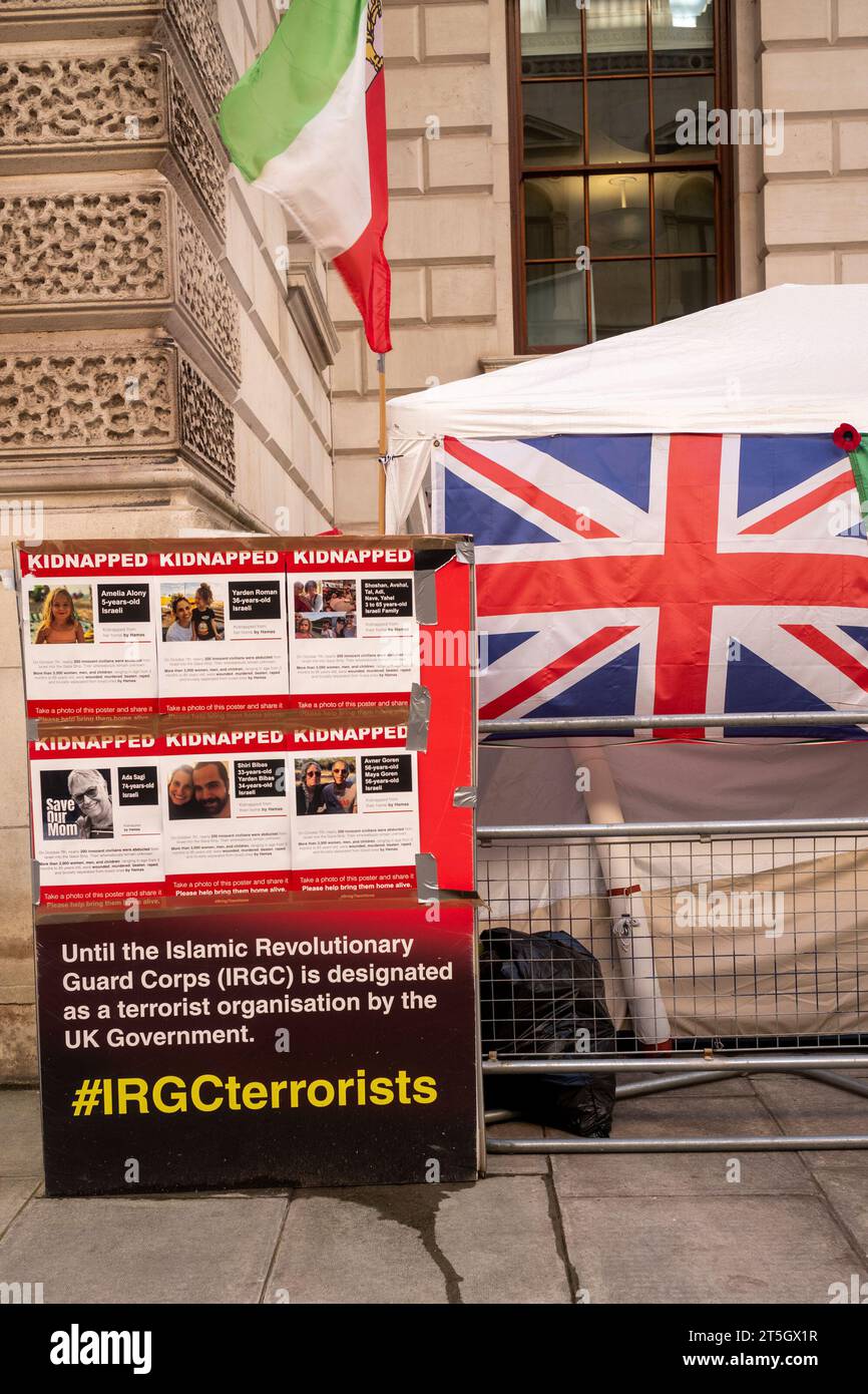 King Charles Street, Westminster, London, Großbritannien. November 2023. Tagsüber Sitzen Sie In . Aktion und Kampagne zum Schutz der iranischen Stimmen und Menschenrechte und gegen die iranische Regierung Credit: Rena Pearl/Alamy Live News Stockfoto