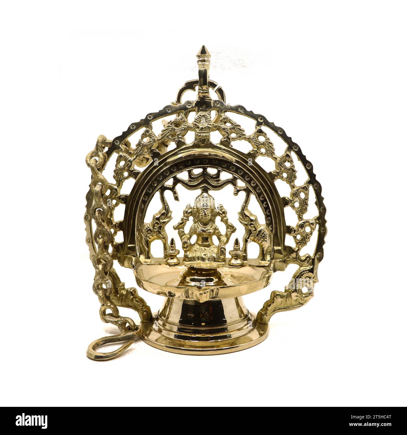 Traditionelle hängende Öllampe mit einer antiken Skulptur der Göttin lakshmi Stockfoto