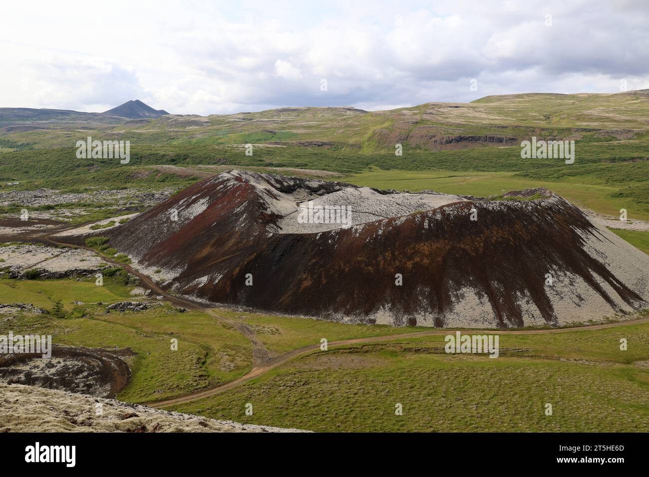 Litla Grabrok-Blick auf einen Seitenkrater des erloschenen Vulkankraters Grabrok-Island Stockfoto