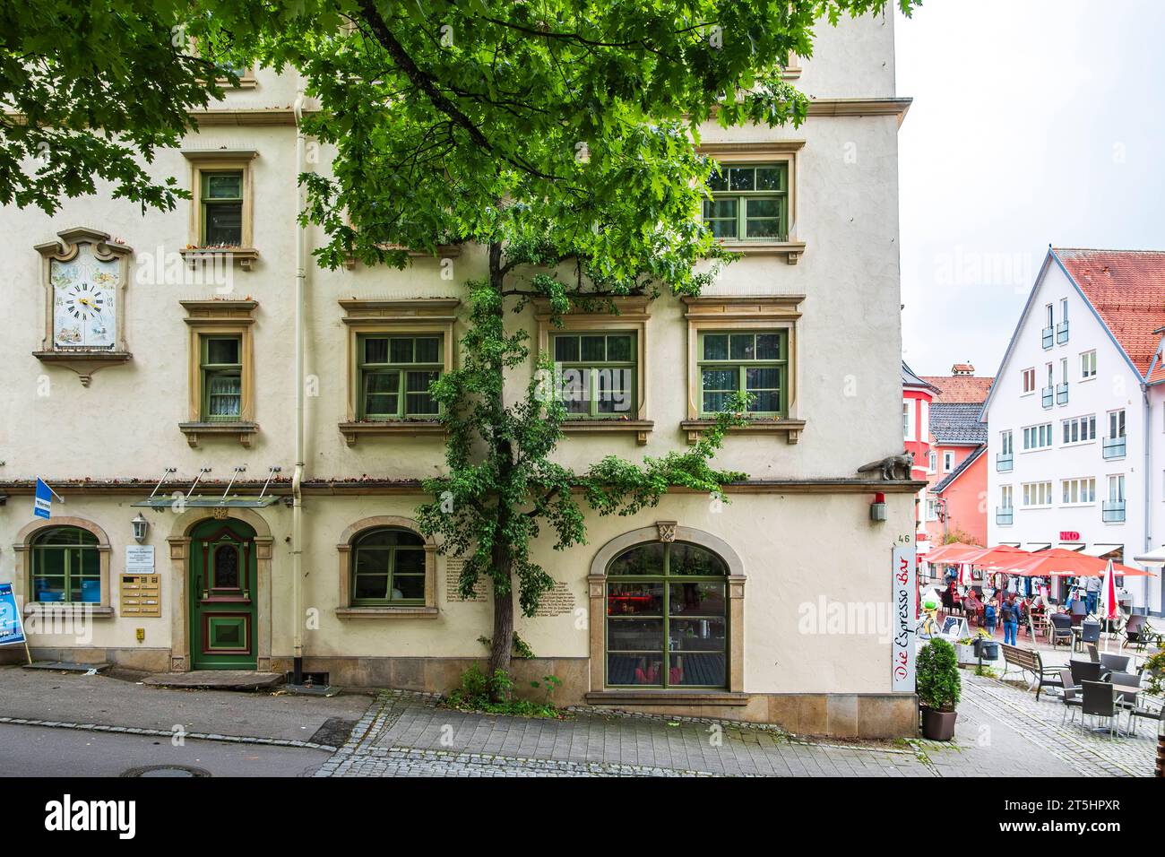 Isny im Allgäu, Baden-Württemberg, Deutschland historische Architektur am Kirchplatz in der Altstadt von Isny im Allgäu, Baden-Württemberg, Deutschland, Zustand 9. Juni 2020. Historische Architektur am Kirchplatz in der Altstadt von Isny im Allgäu, Baden-Württemberg, Bundesland 9. Juni 2020. Quelle: Imago/Alamy Live News Stockfoto