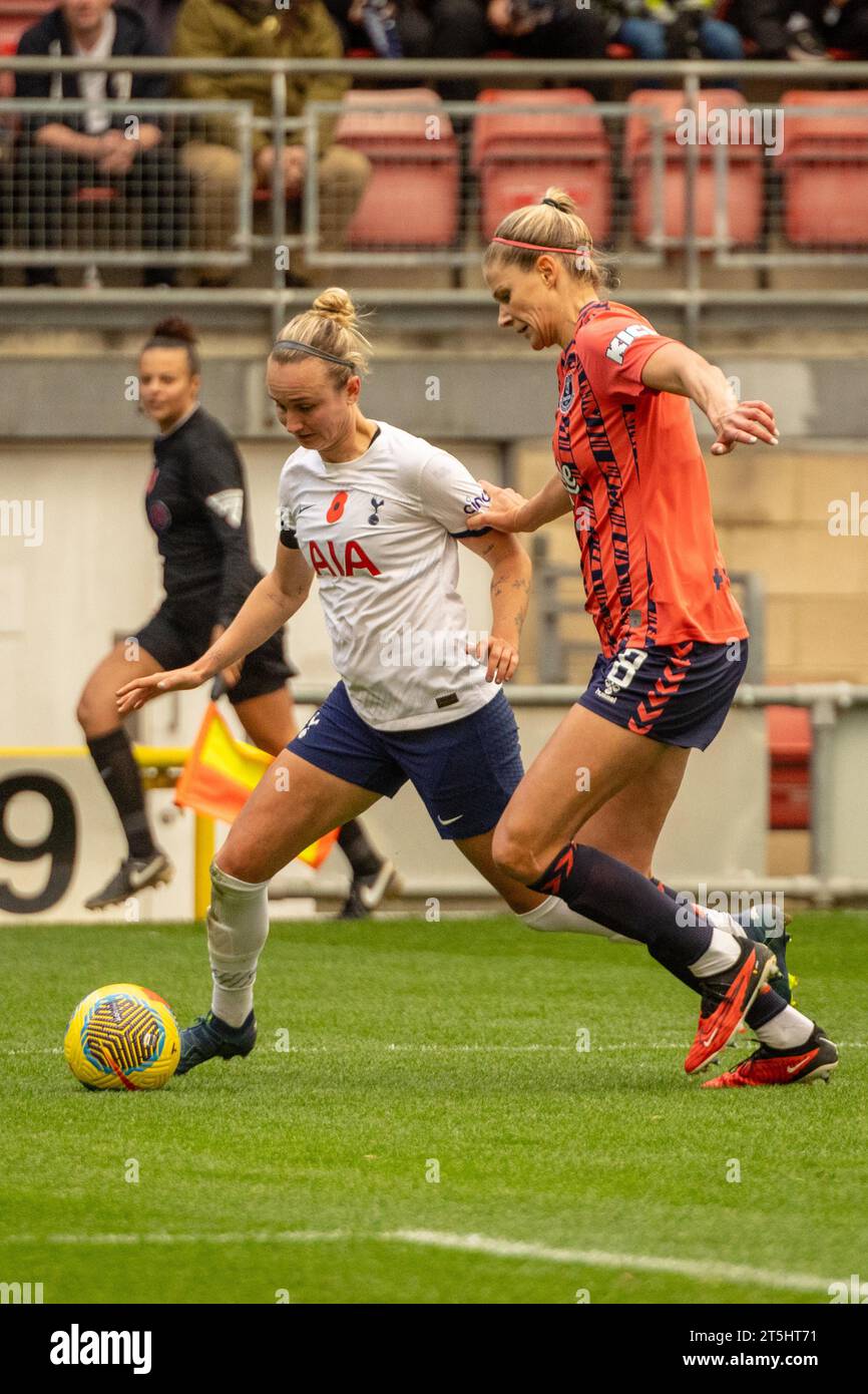 London, Großbritannien. November 2023. London, England, 05. November 2023 Martha Thomas (17 Tottenham) in Aktion während des Womens Super League Spiels zwischen Tottenham Hotspur und Everton im Brisbane Road Stadium in London, England (PEDRO PORRU/SPP) Credit: SPP Sport Press Photo. /Alamy Live News Stockfoto