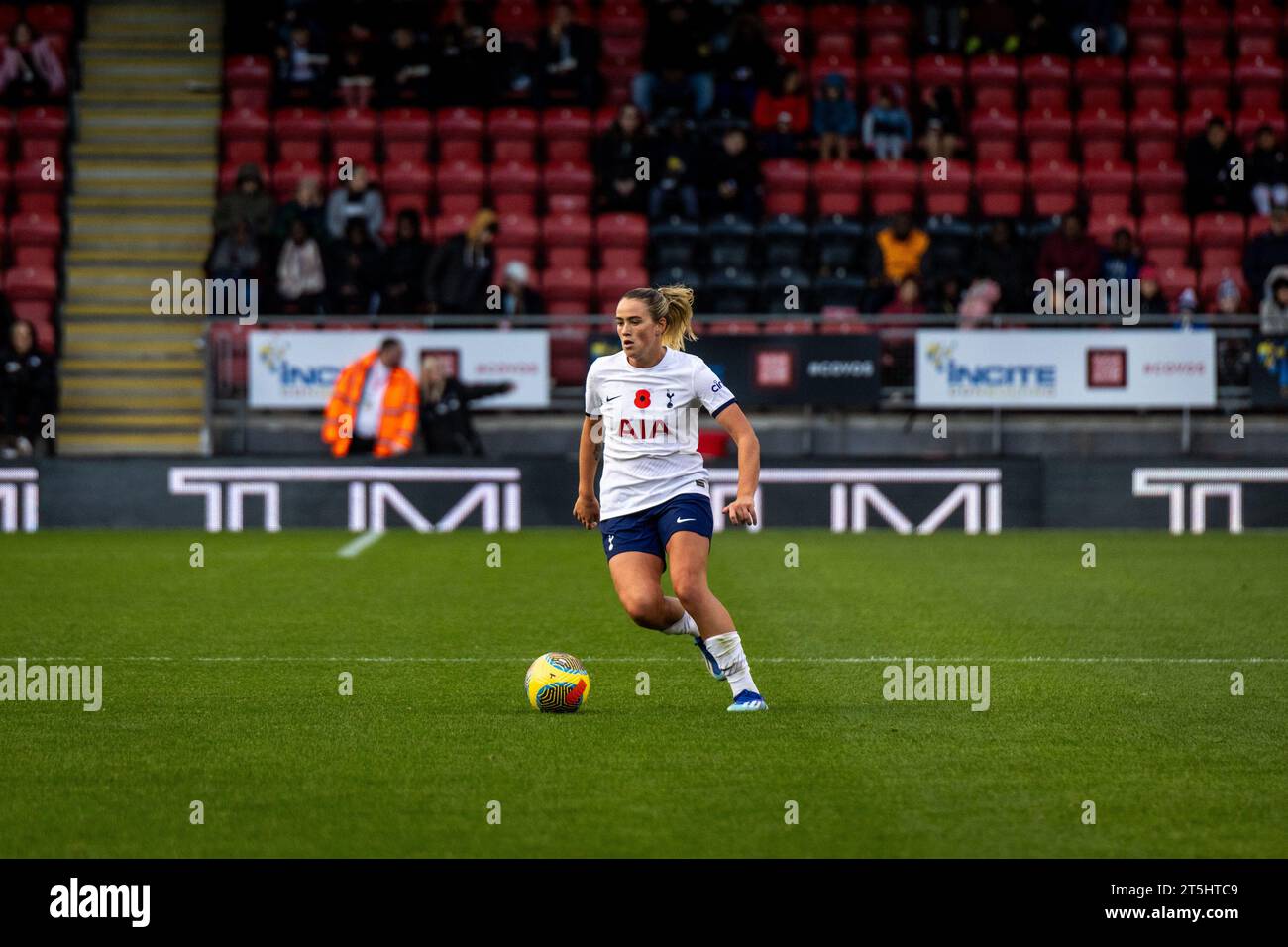 London, Großbritannien. November 2023. London, England, 05. November 2023 Grace Clinton (8 Tottenham) in Aktion während des Women's Super League Spiels zwischen Tottenham Hotspur und Everton im Brisbane Road Stadium in London, England (PEDRO PORRU/SPP) Credit: SPP Sport Press Photo. /Alamy Live News Stockfoto