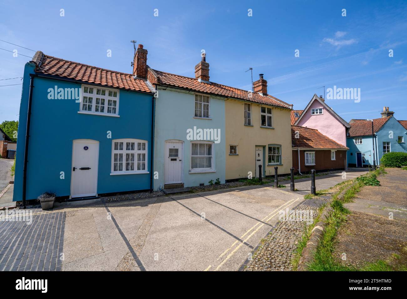 Die farbenfrohen Cottages in Halesworth, Suffolk, England, Großbritannien Stockfoto