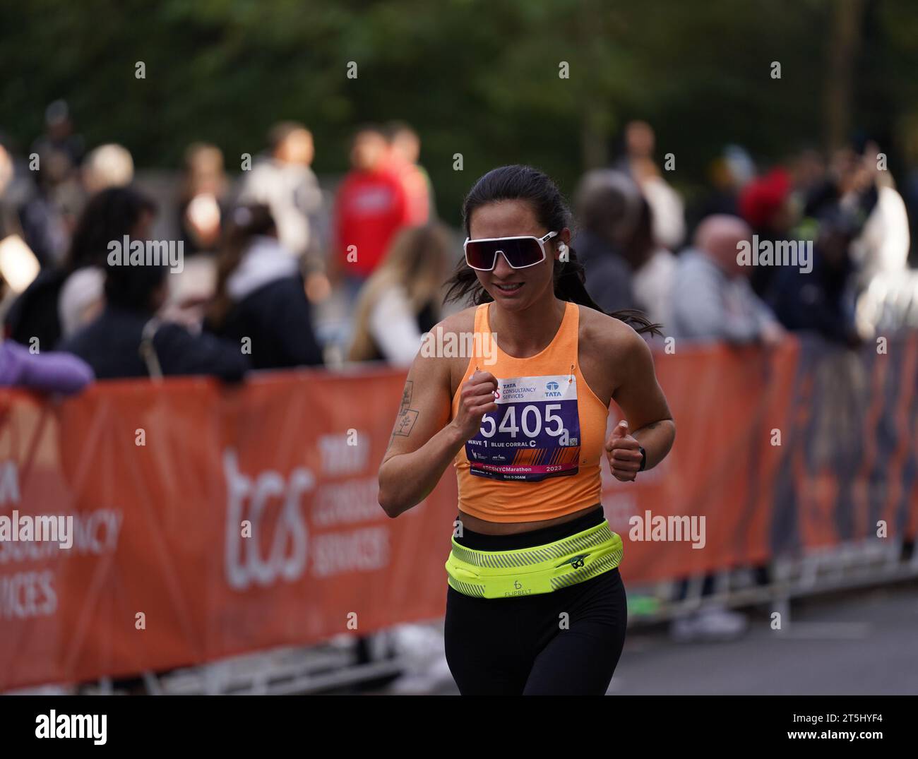 New York, New York, USA. November 2023. (SPO) TCS New York City Marathon 2023. 5. November 2023, New York, USA: Tamirat Tola aus Äthiopien schlägt Rekorde und gewinnt das NYC Marathon Männerrennen in 2:04:58, während Hellen Obiri aus Kenia das Frauenrennen mit 2:27:23 Uhr dominiert. Albert Korir und Letesenbet Gidey sichern sich den zweiten Platz, während Shura Kitata und Sharon Lokedi den 3. Platz beim prestigeträchtigen TCS New York Marathon 2023 sichern. Quelle: ZUMA Press, Inc./Alamy Live News Stockfoto