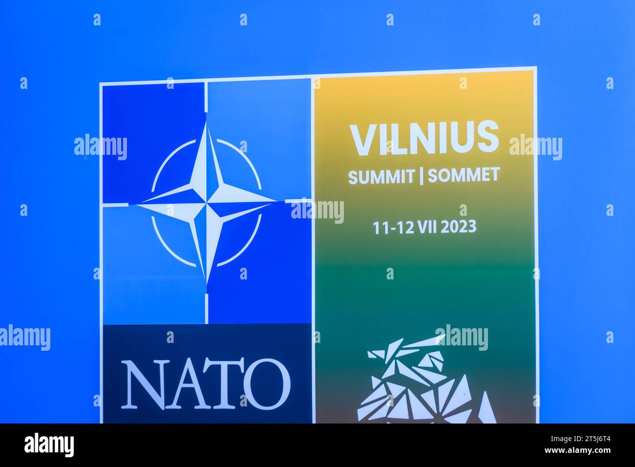 VILNIUS, LITAUEN. 11. Juli 2023.NATO Vilnius 2023 Gipfellogo. Stockfoto