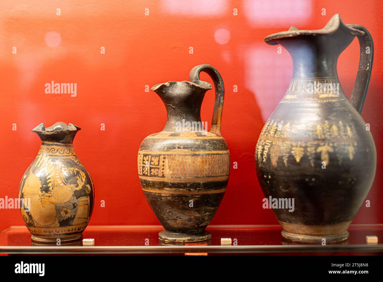 Antiquitäten ausgestellt im Museum von Agen, Lot-et-Garonne, Frankreich Stockfoto