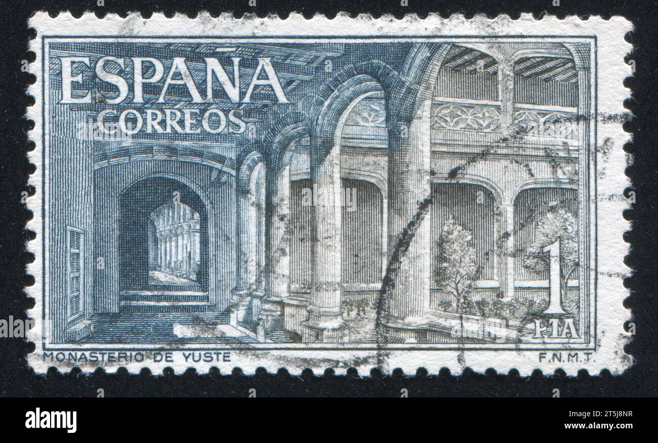 SPANIEN - CA. 1965: Briefmarke gedruckt von Spanien, zeigt Kloster Yuste, Hof, ca. 1965 Stockfoto