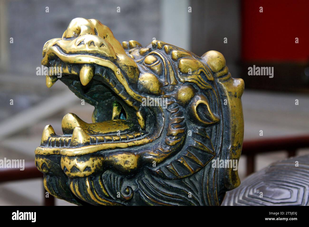 PEKING - 23. MAI: Gott Schildkröte Bronzeskulptur im Beihai Park, am 23. Mai 2014 in Peking, China Stockfoto