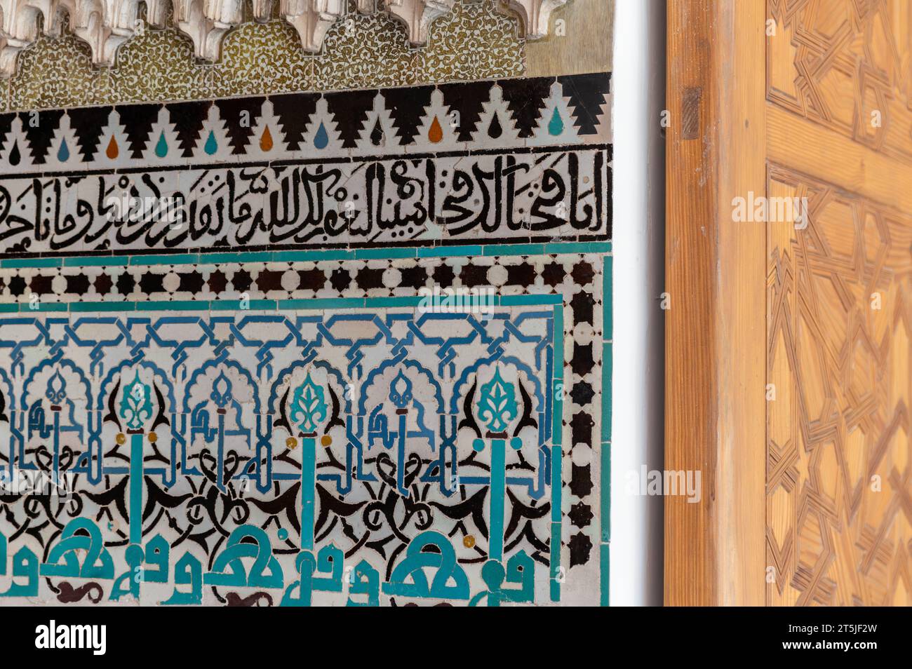 Granada, Spanien; Oktober-08, 2023: Details der arabischen Dekoration im Königlichen Saal von Santo Domingo, muslimischer Palast im Albaicin von Granada (Spanien) Stockfoto