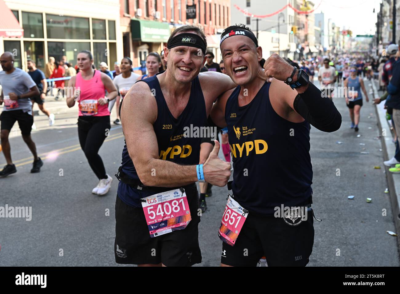 Die Läufer nehmen am TCS New York City Marathon am 5. November 2023 in New York City Teil. Stockfoto